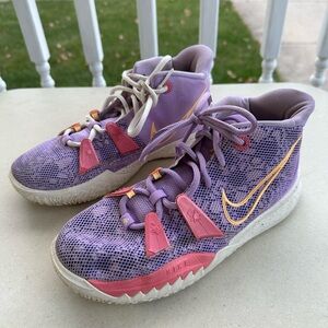 Nike Kyrie 7 Daughters Size 5 Y Purple CT4080-501 High top Sneaker